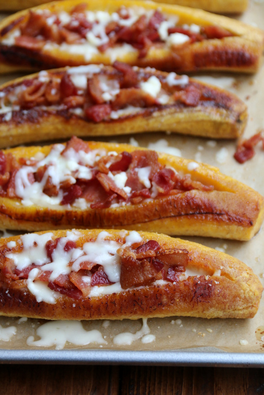 En este momento estás viendo Canoas de plátano con tocino y queso