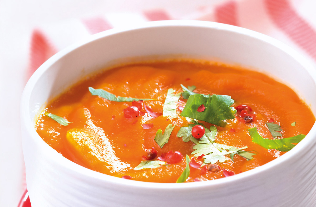 En este momento estás viendo Receta peruana de sopa de apio, zahanoría y manzana