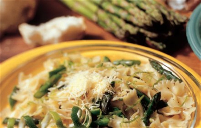 En este momento estás viendo Receta de farfalle con espárragos y limón