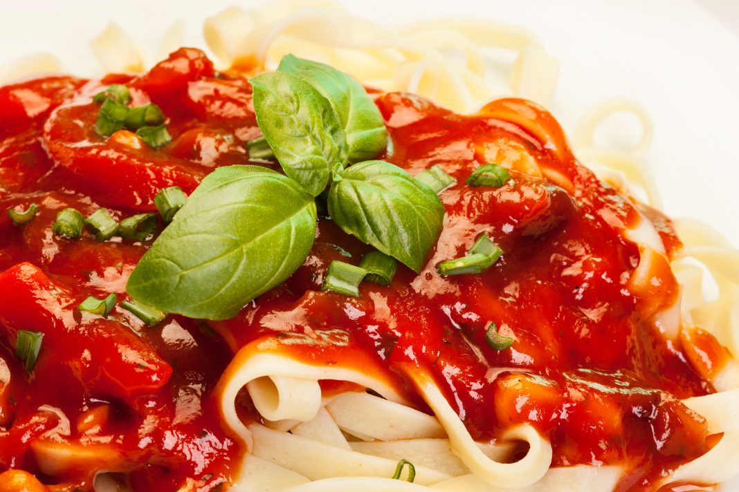 En este momento estás viendo Fettuccines con salsa de tomate