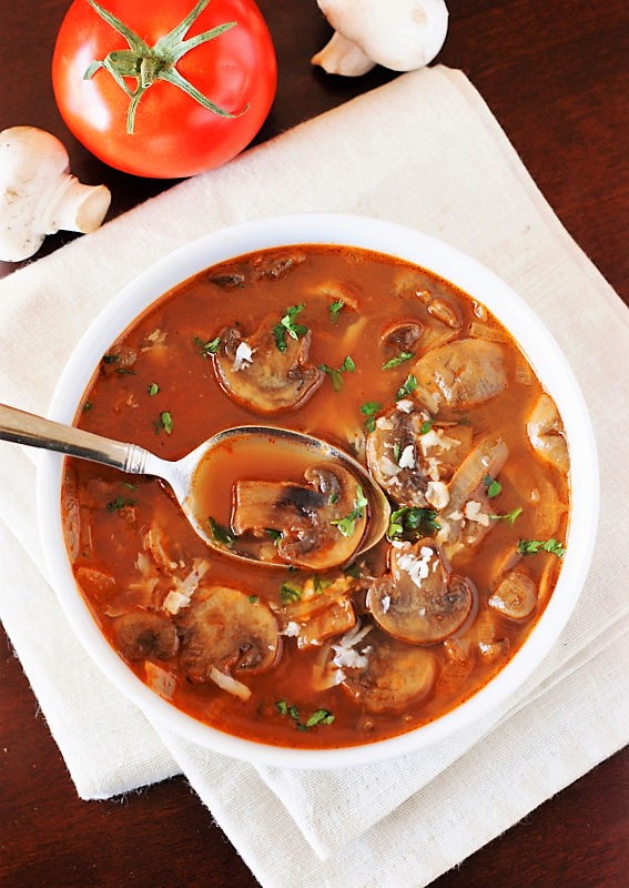 En este momento estás viendo Sopa de hongos, polen y tomates