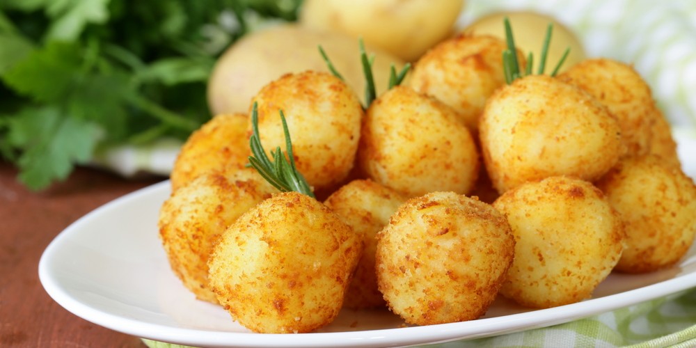 En este momento estás viendo Receta de croquetas de patatas con queso azul