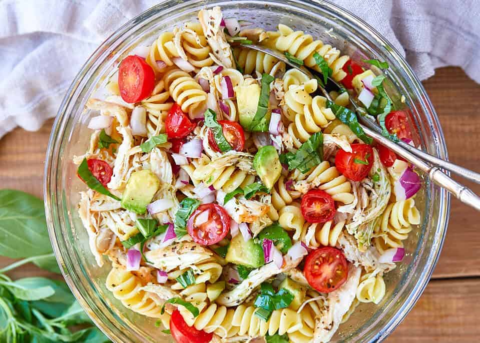 En este momento estás viendo Receta de ensalada de pollo con fideos