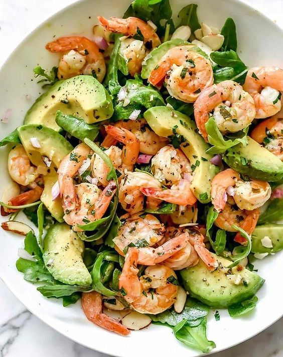 En este momento estás viendo Receta de ensalada de palta o aguacate y camarones