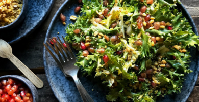 ENSALADA DE ESCAROLA CON GRANADA Y NUECES